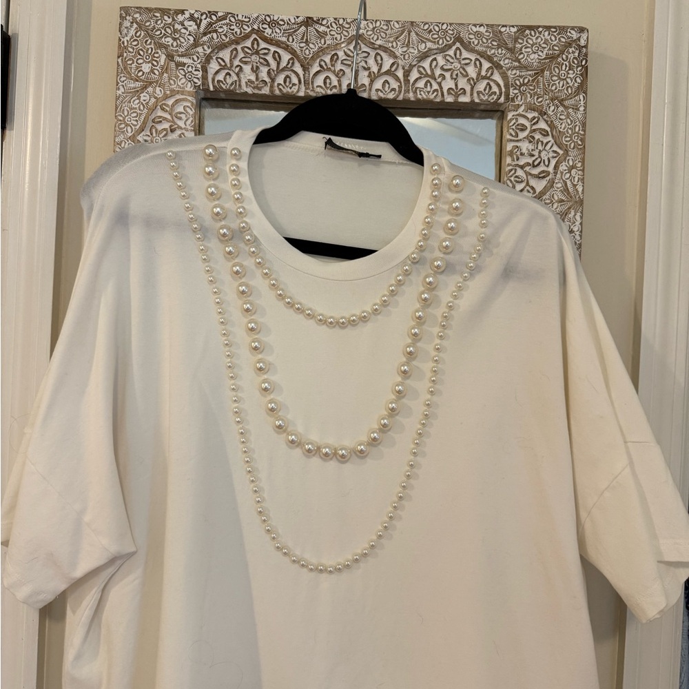Lele Sadoughi White Oversized T-Shirt with Faux Pearl “Necklace” Detailing